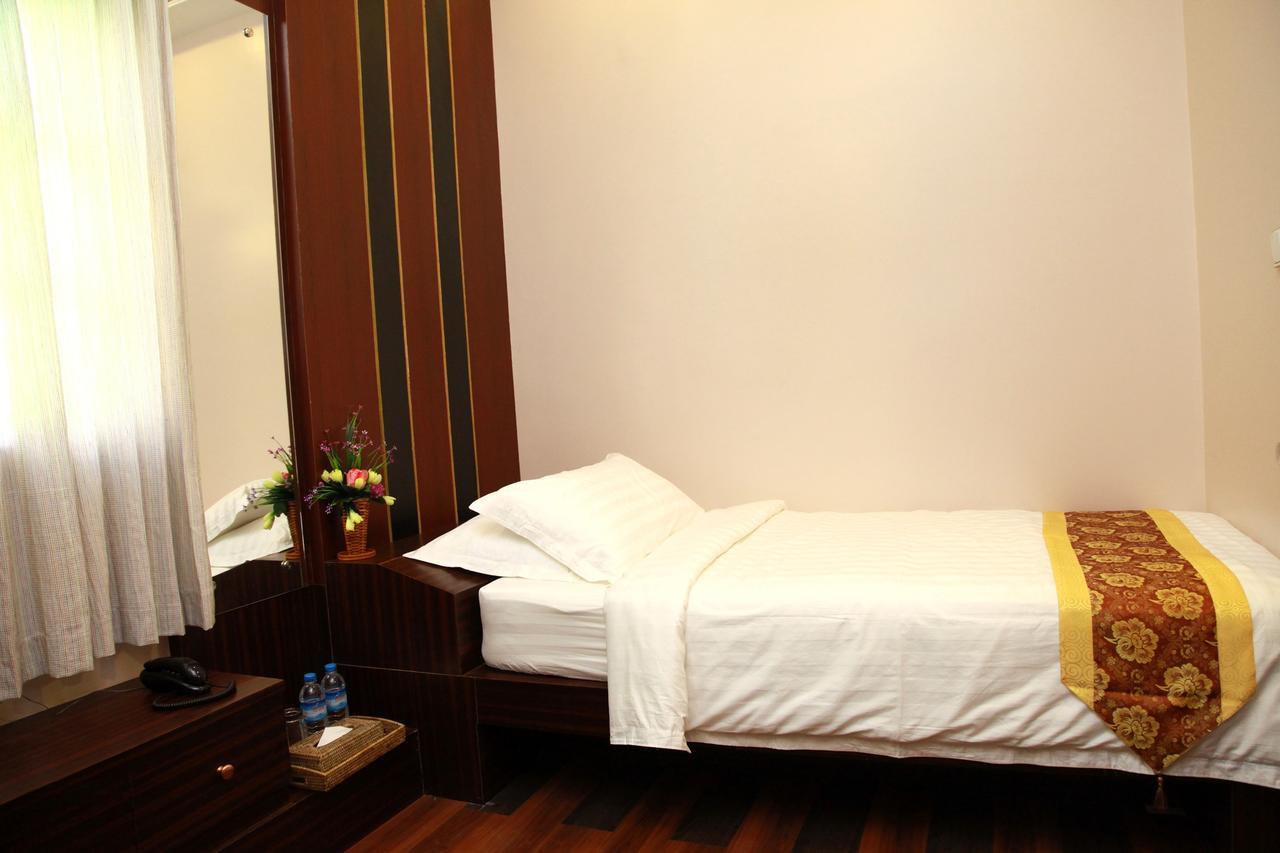 Sule Sapphire 2* Yangon